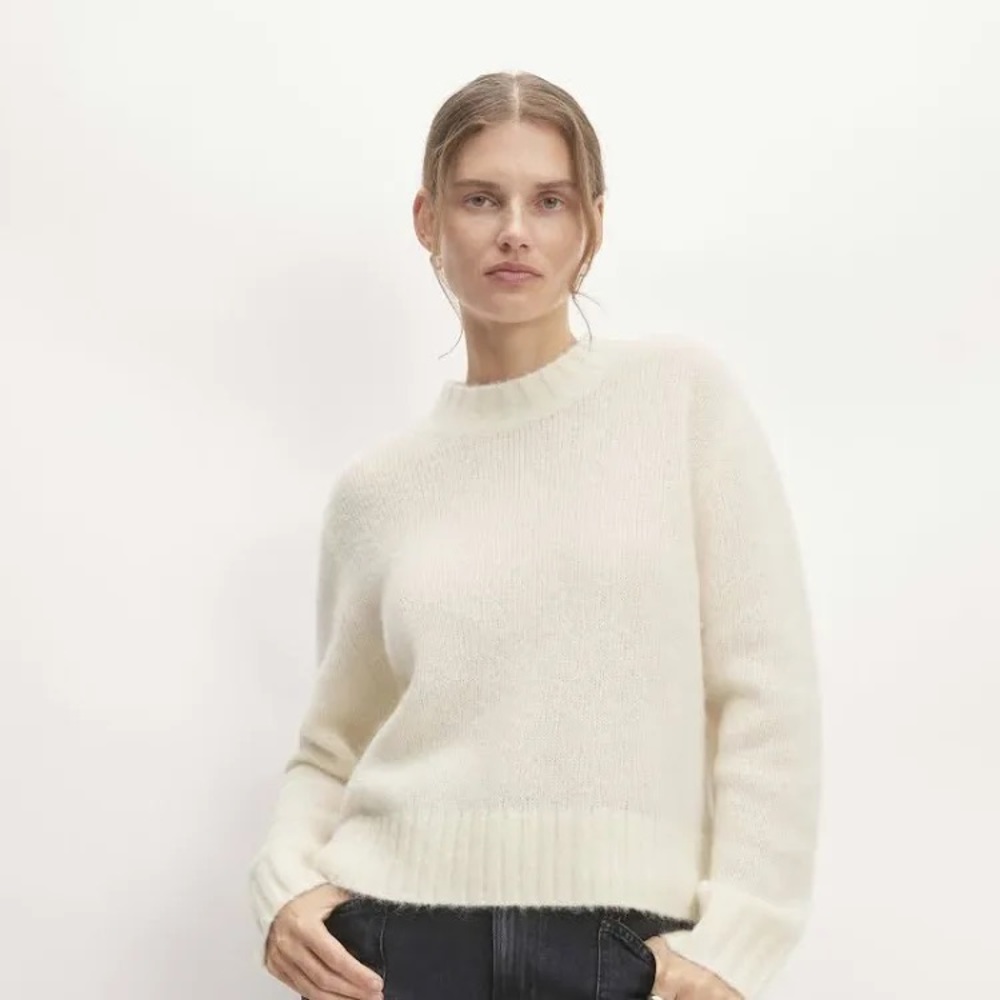 Everlane The Alpaca Cropped Crewneck Sweater in Snow